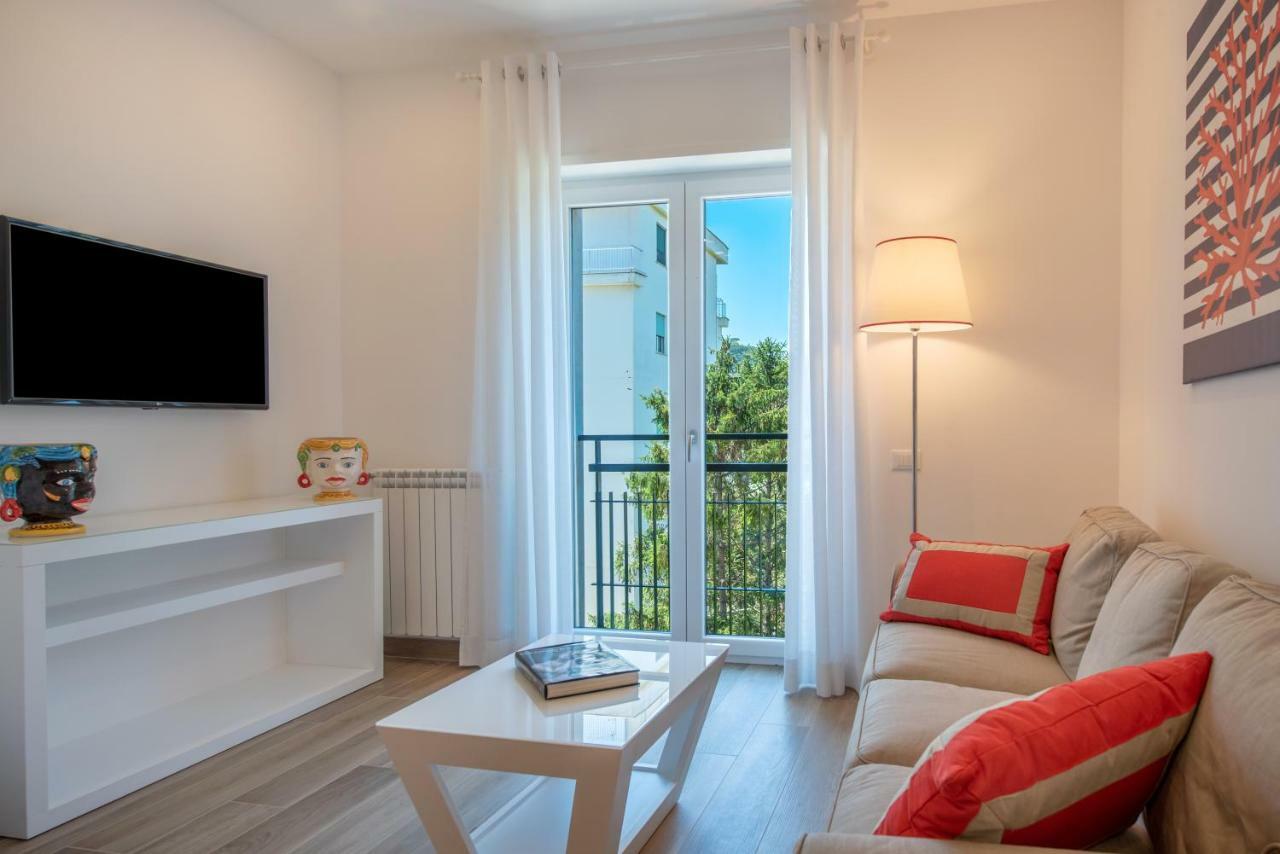 Solymar Apartments Sorrento Luaran gambar