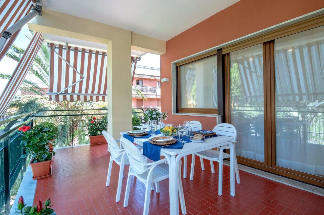 Solymar Apartments Sorrento Luaran gambar