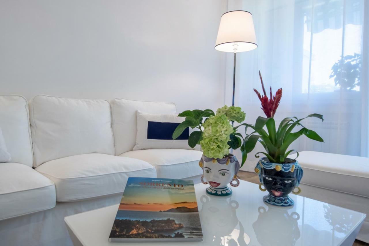 Solymar Apartments Sorrento Luaran gambar